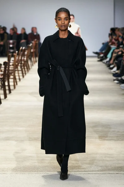 Look 3